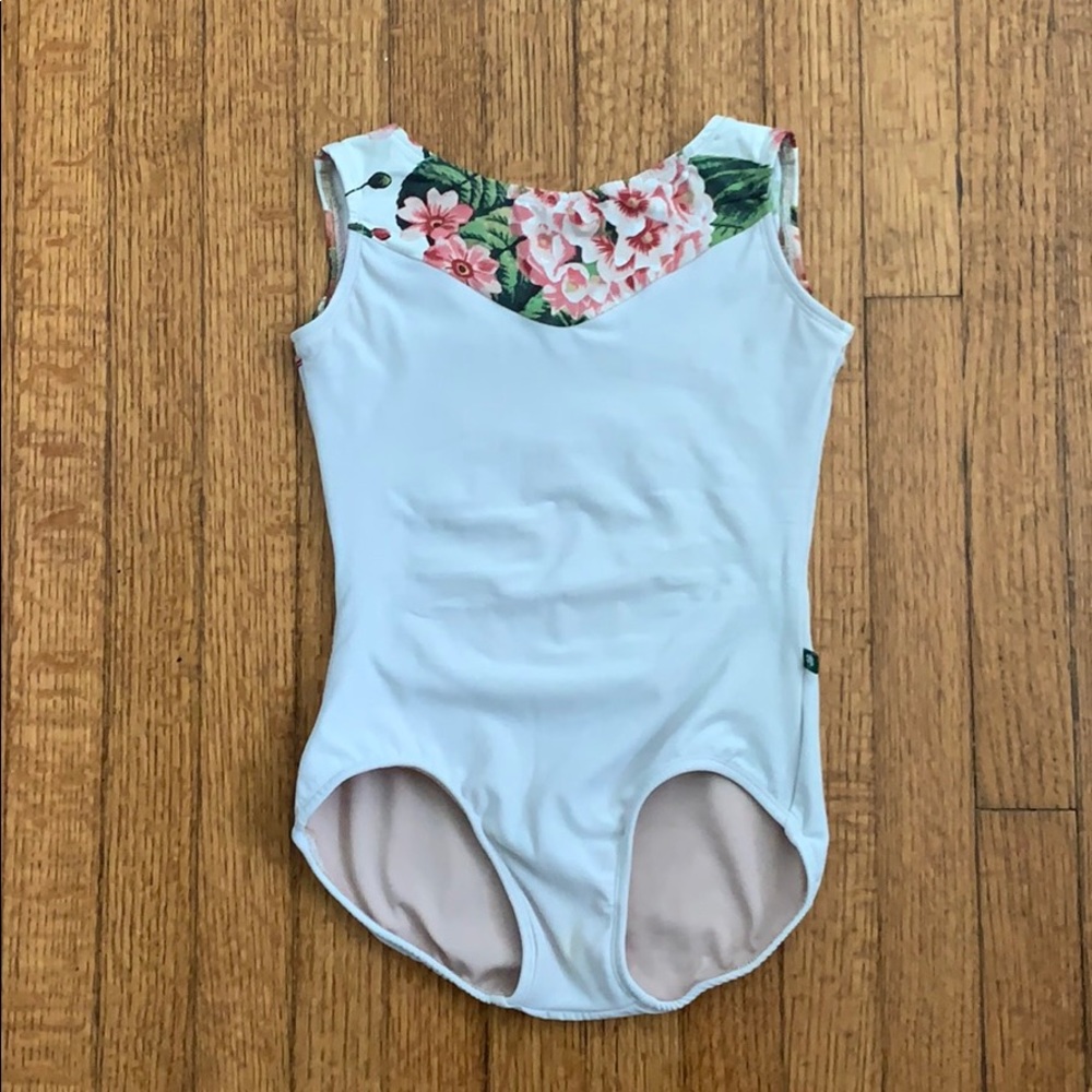 White Floral LuckyLeo